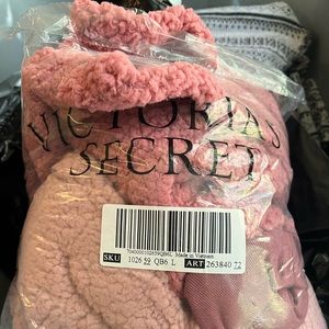 Victoria's Secret Pink Varsity Sherpa Half Zip Pullover Hoodie Color Rose/Pink